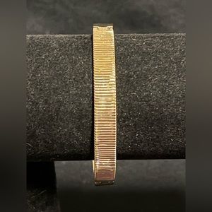 Very Pretty Gold Bracelet